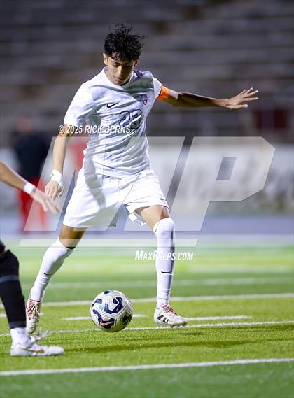Thumbnail 2 in Grand Oaks vs Mesquite Horn (UIL 6A D2 Soccer Regional Semifinal) photogallery.
