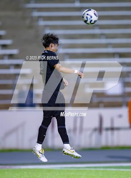 Thumbnail 2 in Grand Oaks vs Mesquite Horn (UIL 6A D2 Soccer Regional Semifinal) photogallery.