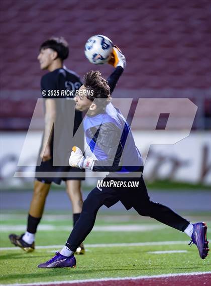 Thumbnail 3 in Grand Oaks vs Mesquite Horn (UIL 6A D2 Soccer Regional Semifinal) photogallery.