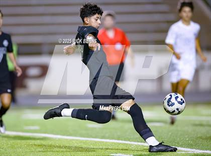 Thumbnail 3 in Grand Oaks vs Mesquite Horn (UIL 6A D2 Soccer Regional Semifinal) photogallery.