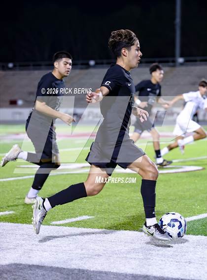 Thumbnail 2 in Grand Oaks vs Mesquite Horn (UIL 6A D2 Soccer Regional Semifinal) photogallery.