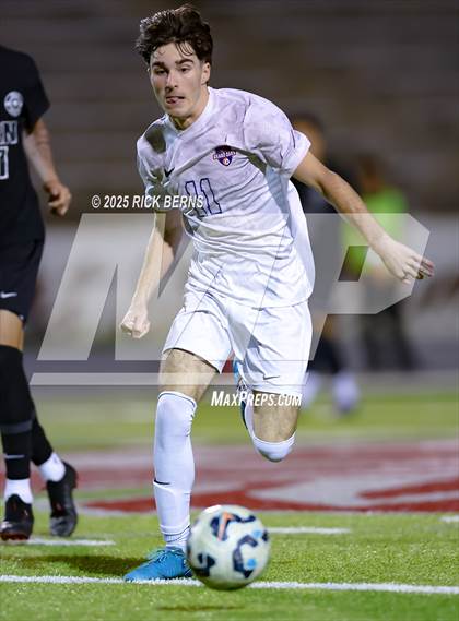 Thumbnail 2 in Grand Oaks vs Mesquite Horn (UIL 6A D2 Soccer Regional Semifinal) photogallery.