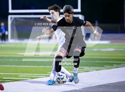 Thumbnail 2 in Grand Oaks vs Mesquite Horn (UIL 6A D2 Soccer Regional Semifinal) photogallery.