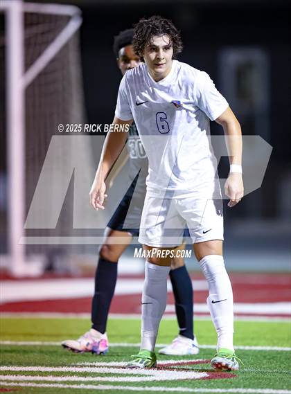 Thumbnail 2 in Grand Oaks vs Mesquite Horn (UIL 6A D2 Soccer Regional Semifinal) photogallery.