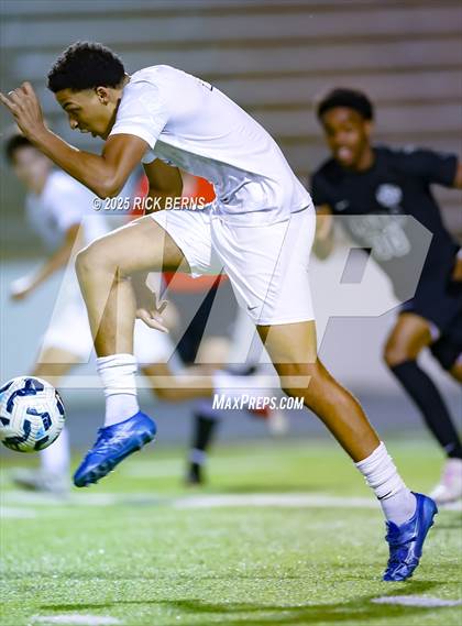 Thumbnail 3 in Grand Oaks vs Mesquite Horn (UIL 6A D2 Soccer Regional Semifinal) photogallery.