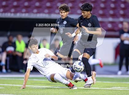 Thumbnail 1 in Grand Oaks vs Mesquite Horn (UIL 6A D2 Soccer Regional Semifinal) photogallery.
