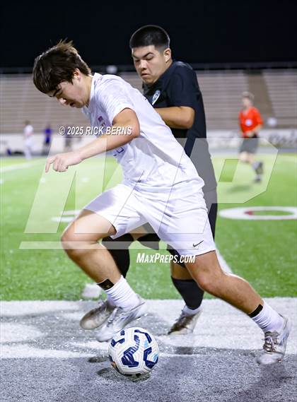 Thumbnail 3 in Grand Oaks vs Mesquite Horn (UIL 6A D2 Soccer Regional Semifinal) photogallery.