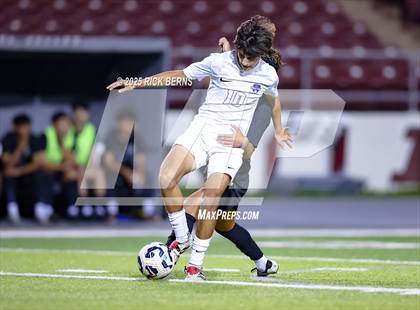 Thumbnail 2 in Grand Oaks vs Mesquite Horn (UIL 6A D2 Soccer Regional Semifinal) photogallery.
