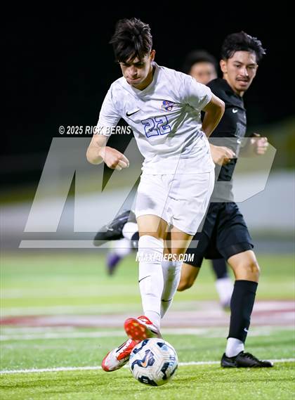 Thumbnail 2 in Grand Oaks vs Mesquite Horn (UIL 6A D2 Soccer Regional Semifinal) photogallery.