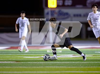 Thumbnail 2 in Grand Oaks vs Mesquite Horn (UIL 6A D2 Soccer Regional Semifinal) photogallery.