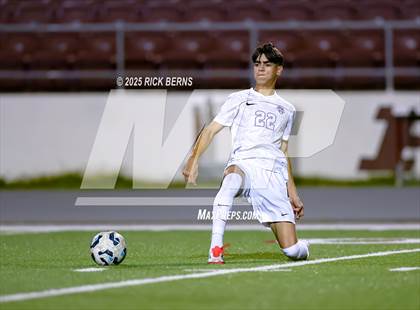 Thumbnail 2 in Grand Oaks vs Mesquite Horn (UIL 6A D2 Soccer Regional Semifinal) photogallery.
