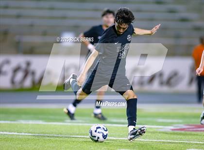 Thumbnail 2 in Grand Oaks vs Mesquite Horn (UIL 6A D2 Soccer Regional Semifinal) photogallery.