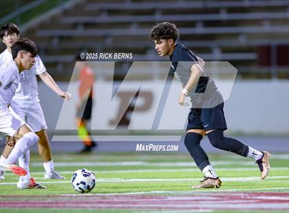 Thumbnail 2 in Grand Oaks vs Mesquite Horn (UIL 6A D2 Soccer Regional Semifinal) photogallery.