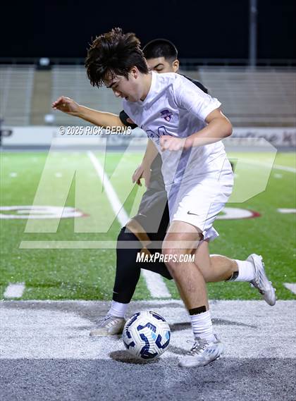 Thumbnail 2 in Grand Oaks vs Mesquite Horn (UIL 6A D2 Soccer Regional Semifinal) photogallery.