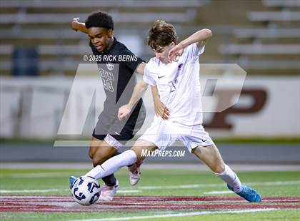 Thumbnail 2 in Grand Oaks vs Mesquite Horn (UIL 6A D2 Soccer Regional Semifinal) photogallery.