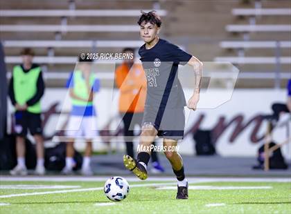 Thumbnail 2 in Grand Oaks vs Mesquite Horn (UIL 6A D2 Soccer Regional Semifinal) photogallery.