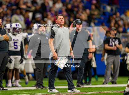 Thumbnail 3 in DeSoto vs Willis (UIL 6A D2 Reginal footbal playoff) photogallery.