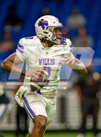 Thumbnail 2 in DeSoto vs Willis (UIL 6A D2 Reginal footbal playoff) photogallery.