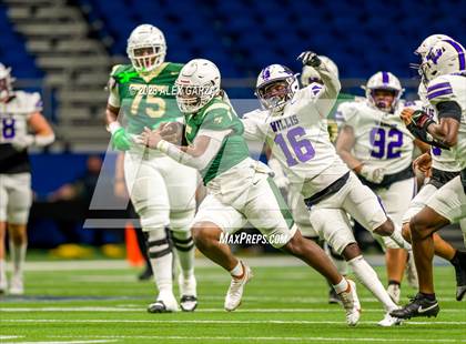 Thumbnail 2 in DeSoto vs Willis (UIL 6A D2 Reginal footbal playoff) photogallery.