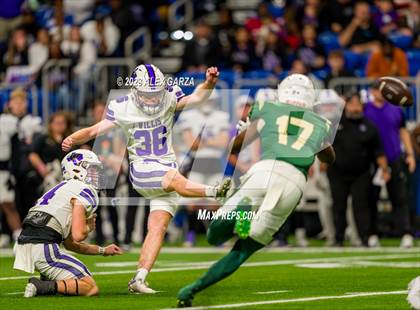 Thumbnail 2 in DeSoto vs Willis (UIL 6A D2 Reginal footbal playoff) photogallery.