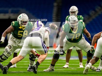 Thumbnail 2 in DeSoto vs Willis (UIL 6A D2 Reginal footbal playoff) photogallery.
