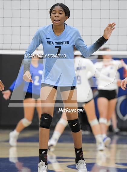 Thumbnail 2 in Mesquite vs  Mica Mountain (AIA 4A Conference Play-In) photogallery.