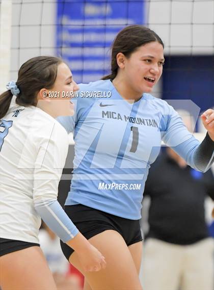 Thumbnail 2 in Mesquite vs  Mica Mountain (AIA 4A Conference Play-In) photogallery.