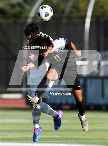 Thumbnail 3 in Archbishop Mitty vs. Bishop O'Dowd (De La Salle Showcase) photogallery.