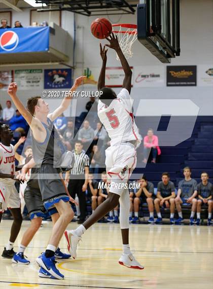 Thumbnail 3 in Carbon vs. Judge Memorial (UHSAA 3A 2nd Round Playoff) photogallery.