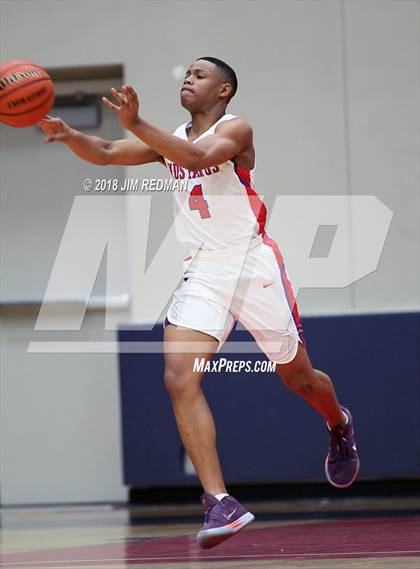 Thumbnail 3 in Pearce vs. Allen (McDonald's Texas Invitational) photogallery.