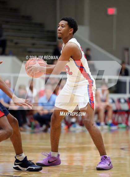 Thumbnail 2 in Pearce vs. Allen (McDonald's Texas Invitational) photogallery.