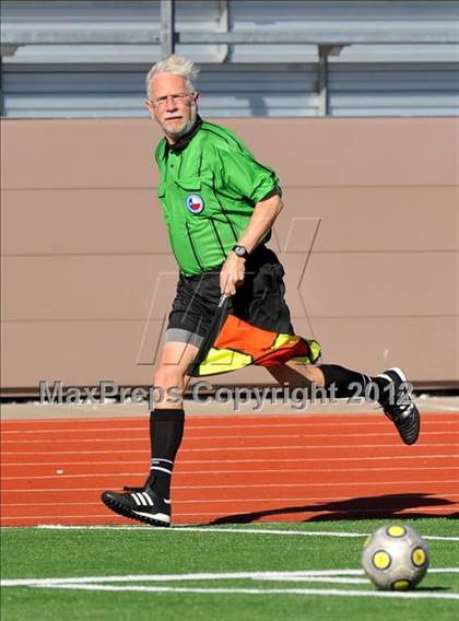 Thumbnail 3 in Highland Park vs Coronado (Lobo Winter Invitational) photogallery.