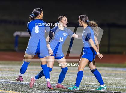 Thumbnail 1 in Richland @ Tahoma (WIAA 4A State Playoffs) photogallery.