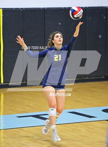 Thumbnail 1 in Avon vs. RHAM (CIAC Class L Semifinal) photogallery.
