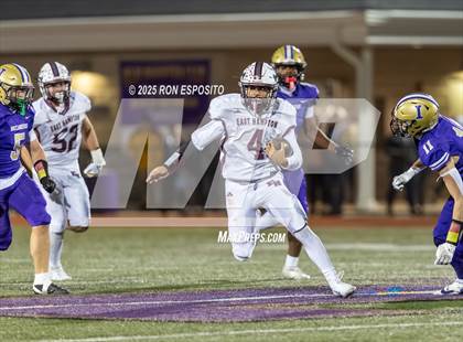 Thumbnail 1 in East Hampton vs Islip (Section 11 Division 3 Football Quarterfinal) photogallery.