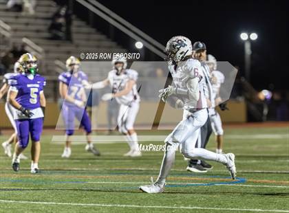Thumbnail 1 in East Hampton vs Islip (Section 11 Division 3 Football Quarterfinal) photogallery.