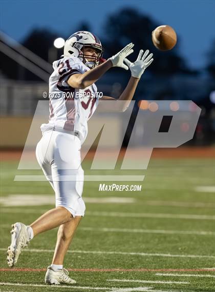 Thumbnail 1 in East Hampton vs Islip (Section 11 Division 3 Football Quarterfinal) photogallery.