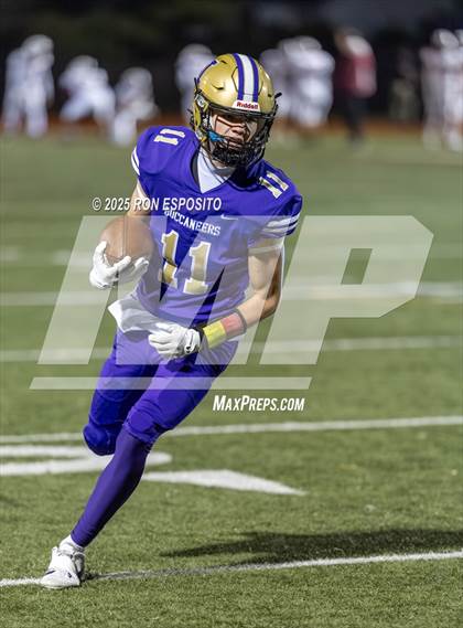 Thumbnail 2 in East Hampton vs Islip (Section 11 Division 3 Football Quarterfinal) photogallery.