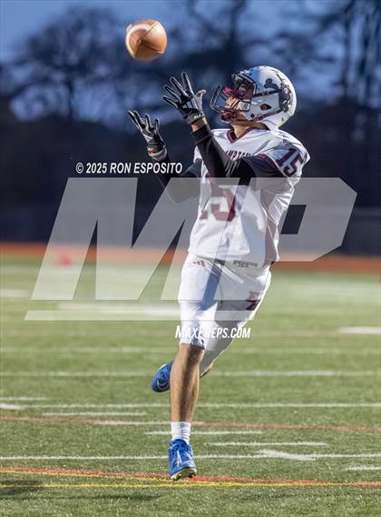 Thumbnail 2 in East Hampton vs Islip (Section 11 Division 3 Football Quarterfinal) photogallery.