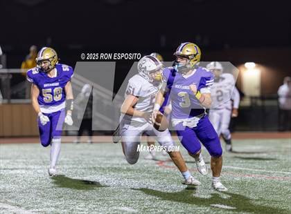 Thumbnail 2 in East Hampton vs Islip (Section 11 Division 3 Football Quarterfinal) photogallery.