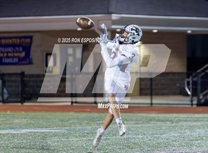 Thumbnail 3 in East Hampton vs Islip (Section 11 Division 3 Football Quarterfinal) photogallery.