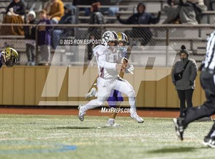 Thumbnail 2 in East Hampton vs Islip (Section 11 Division 3 Football Quarterfinal) photogallery.