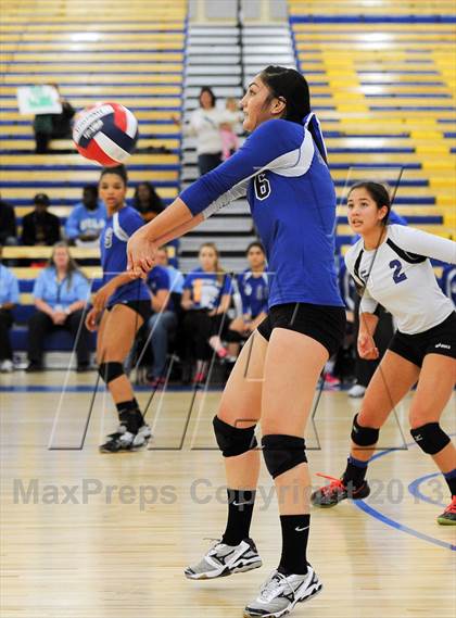 Thumbnail 2 in Branson vs. La Jolla Country Day (CIF State D5 Final) photogallery.