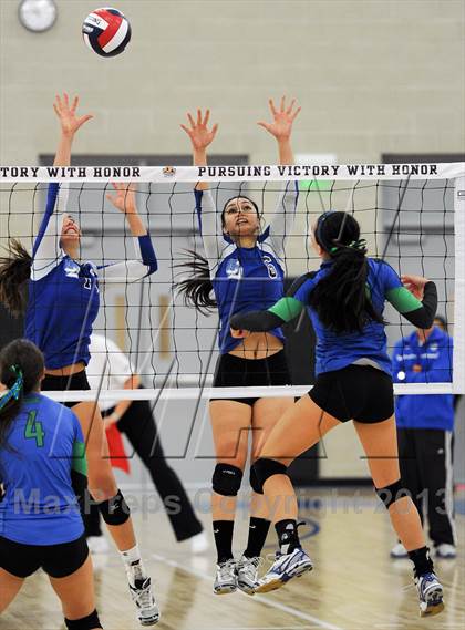 Thumbnail 1 in Branson vs. La Jolla Country Day (CIF State D5 Final) photogallery.