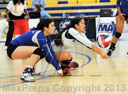 Thumbnail 3 in Branson vs. La Jolla Country Day (CIF State D5 Final) photogallery.