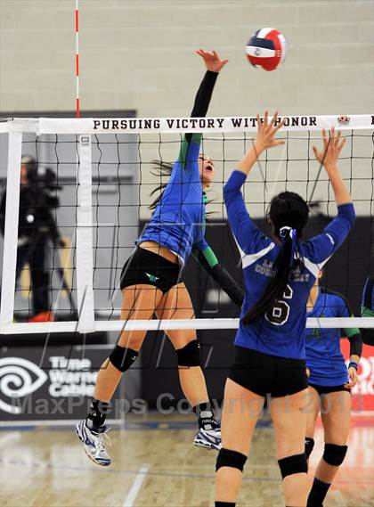 Thumbnail 1 in Branson vs. La Jolla Country Day (CIF State D5 Final) photogallery.