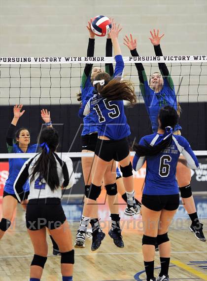 Thumbnail 2 in Branson vs. La Jolla Country Day (CIF State D5 Final) photogallery.
