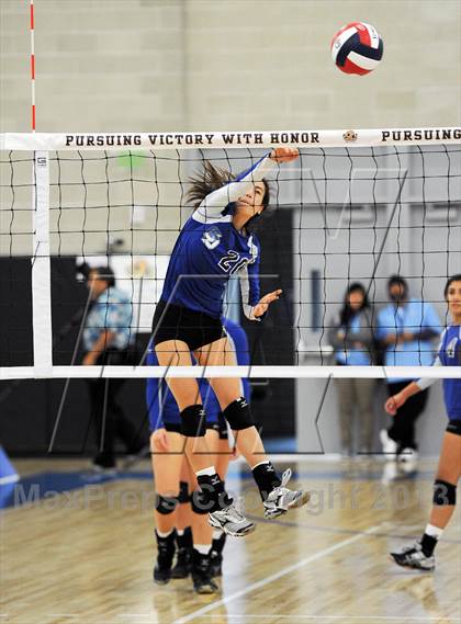 Thumbnail 3 in Branson vs. La Jolla Country Day (CIF State D5 Final) photogallery.