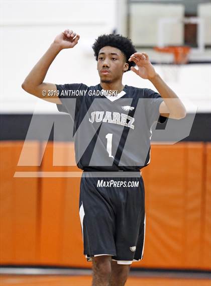 Thumbnail 2 in Juarez vs. Jones (IHSA Chicago Regional Quarterfinal) photogallery.