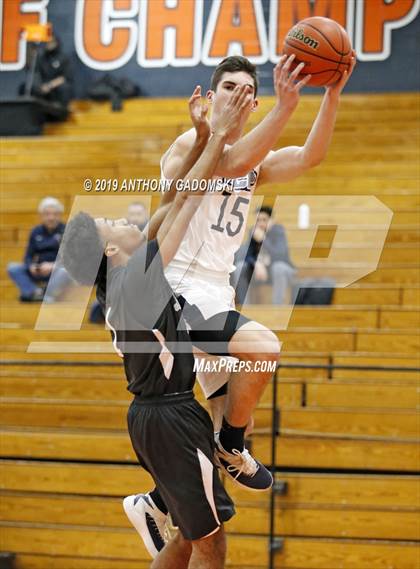 Thumbnail 2 in Juarez vs. Jones (IHSA Chicago Regional Quarterfinal) photogallery.